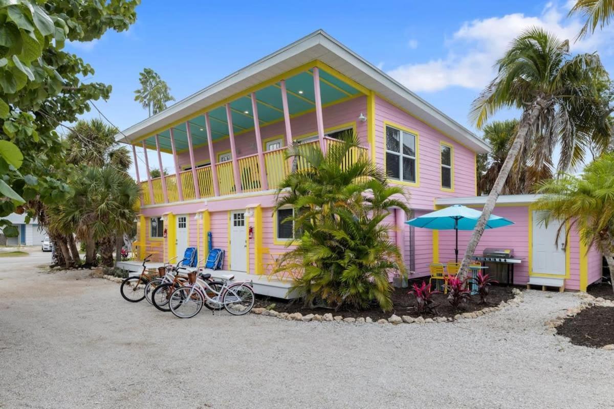Charming Suite With Balcony And Bikes At Historic Sandpiper Inn Санибел Экстерьер фото