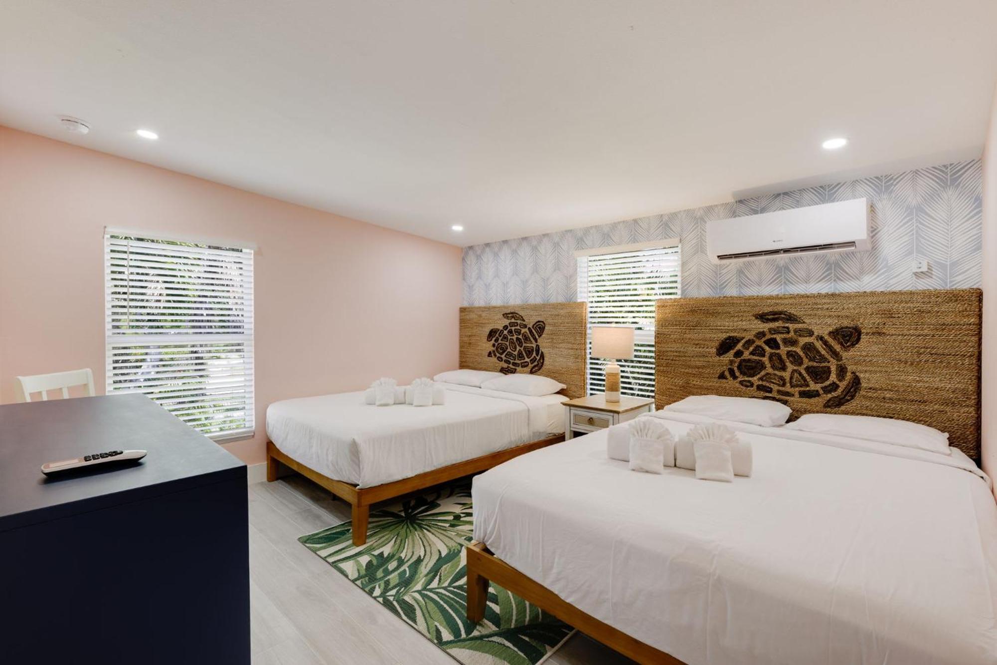 Charming Suite With Balcony And Bikes At Historic Sandpiper Inn Санибел Экстерьер фото